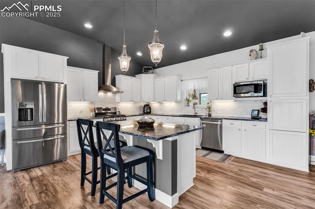 Image 9 of 50: Kitchen