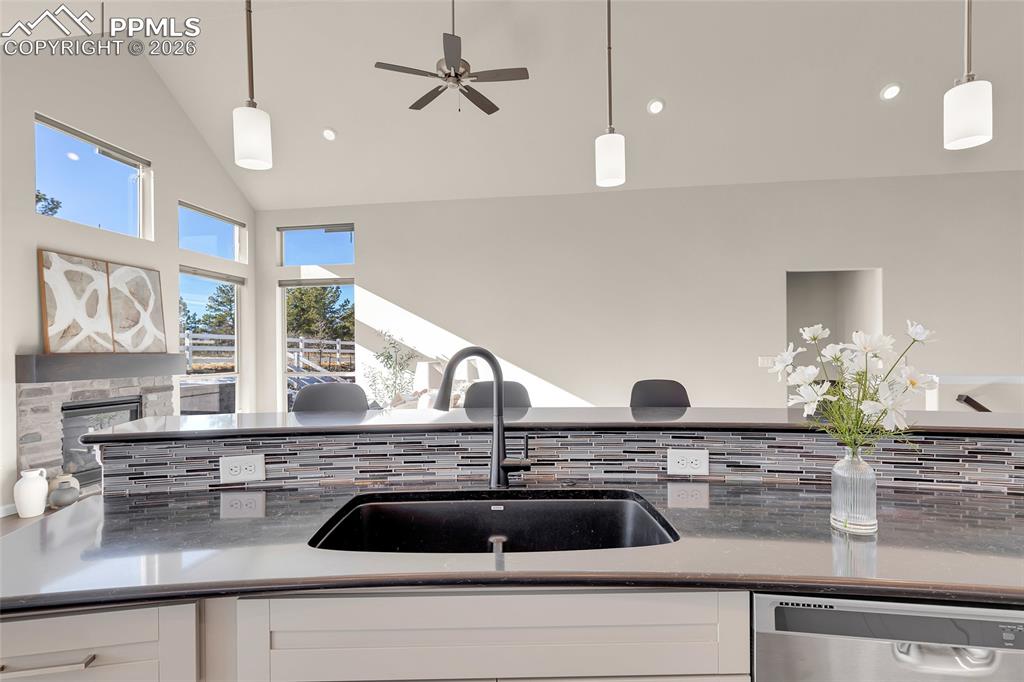 Image 12 of 37: Kitchen