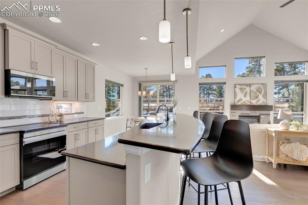 Image 13 of 37: Kitchen