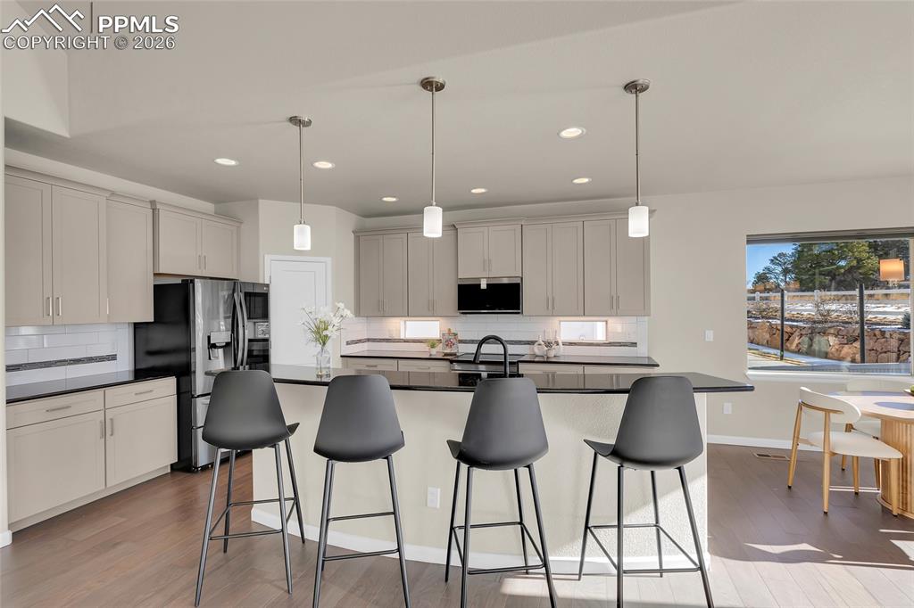 Image 14 of 37: Kitchen