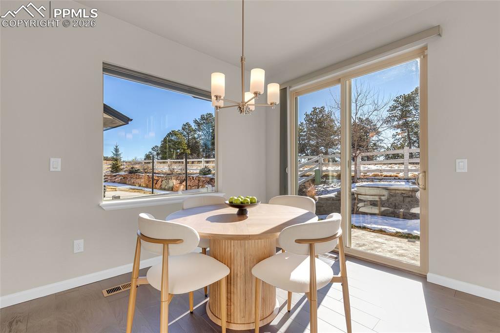 Image 8 of 37: Dining Area