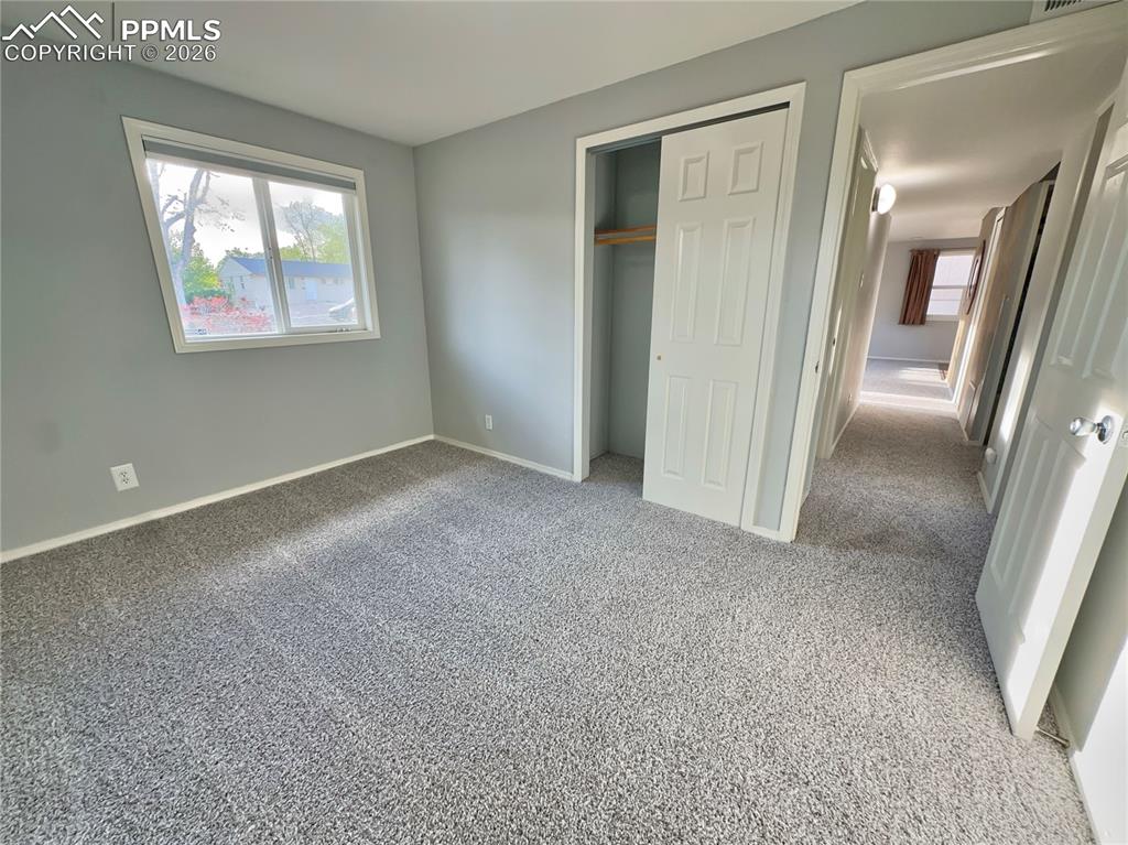 Image 13 of 15: Bedroom