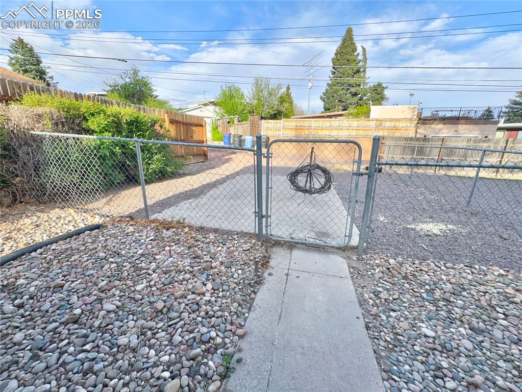 Image 9 of 15: Fence