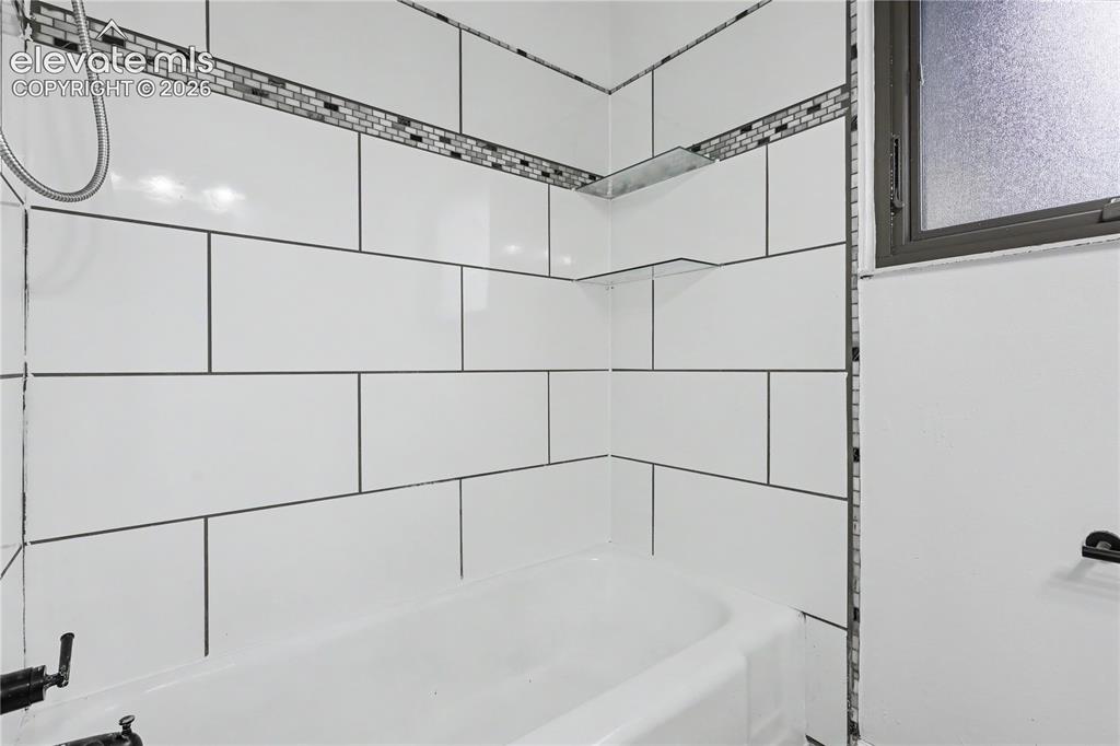 Image 12 of 28: Bathroom