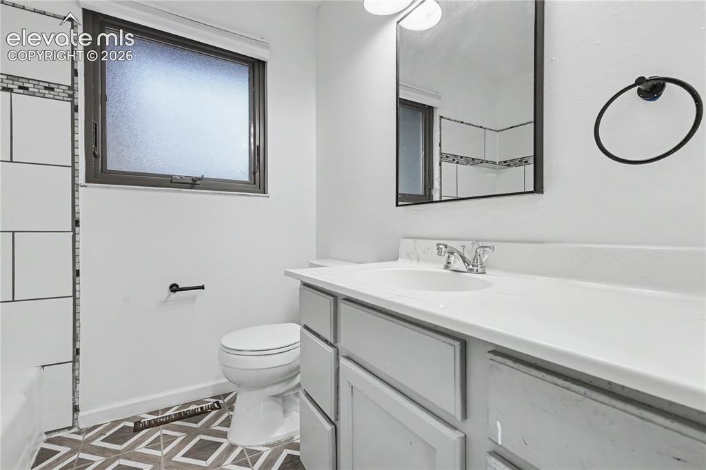 Image 13 of 28: Bathroom