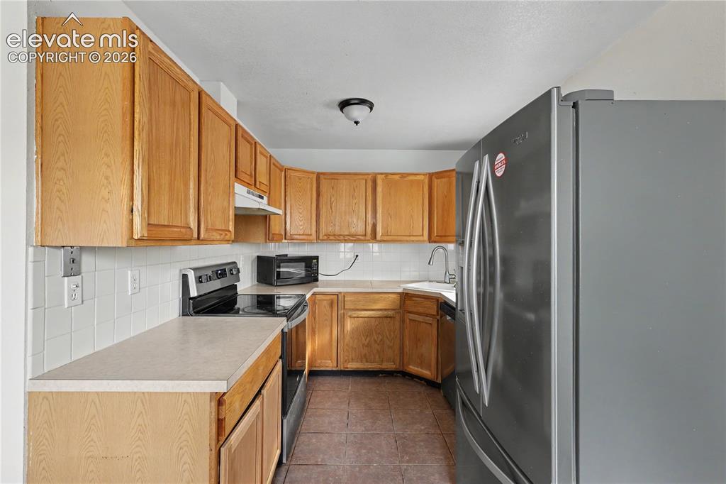 Image 6 of 28: Kitchen