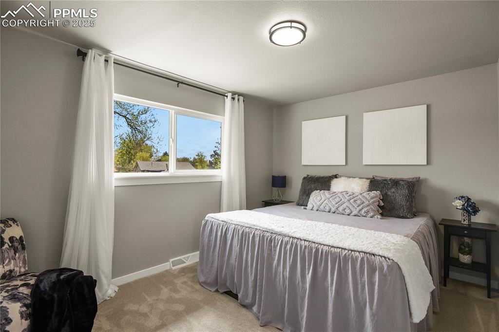 Image 16 of 34: Bedroom