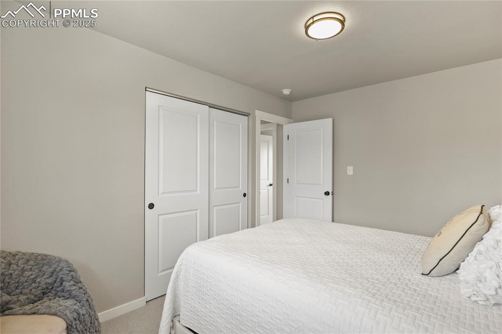 Image 19 of 34: Bedroom