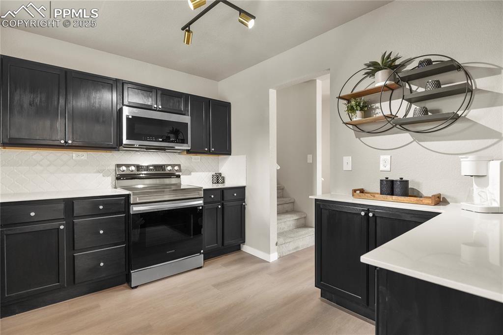 Image 8 of 34: Kitchen