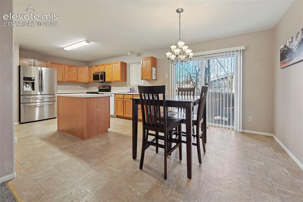 Image 7 of 13: Dining Area