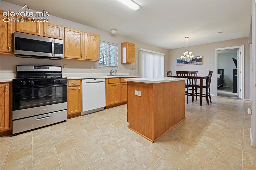Image 8 of 13: Kitchen