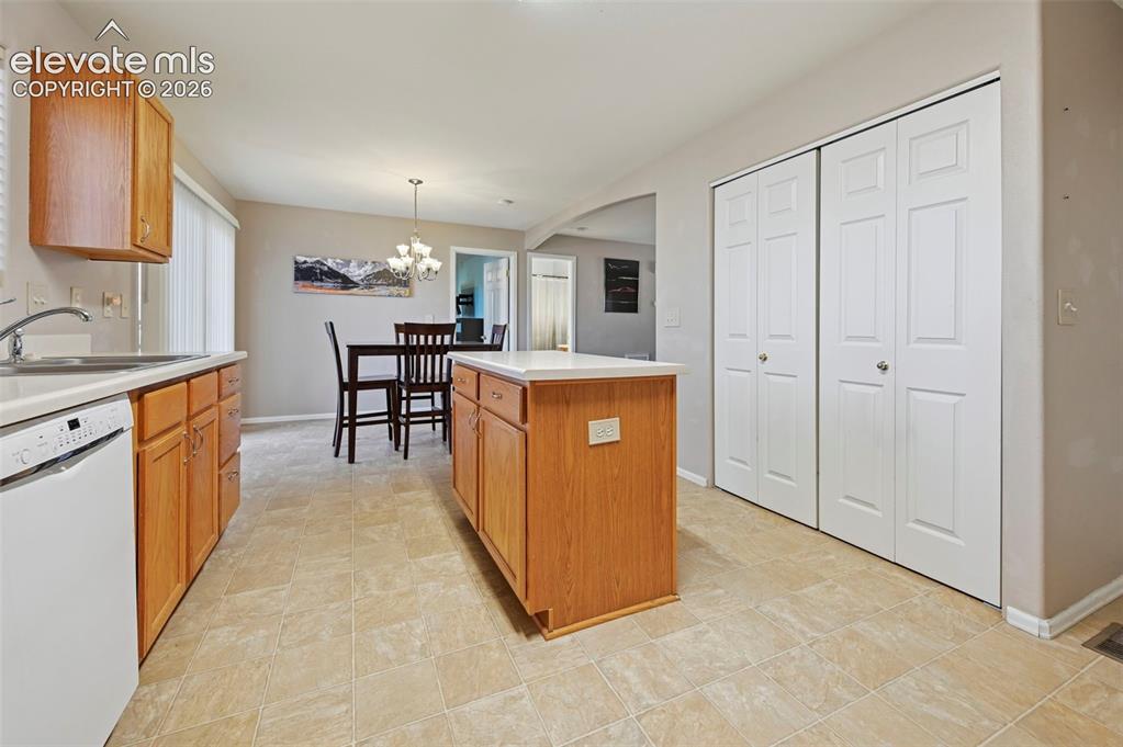 Image 9 of 13: Kitchen