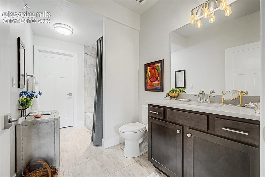 Image 36 of 49: Beautiful full bath for your guests!