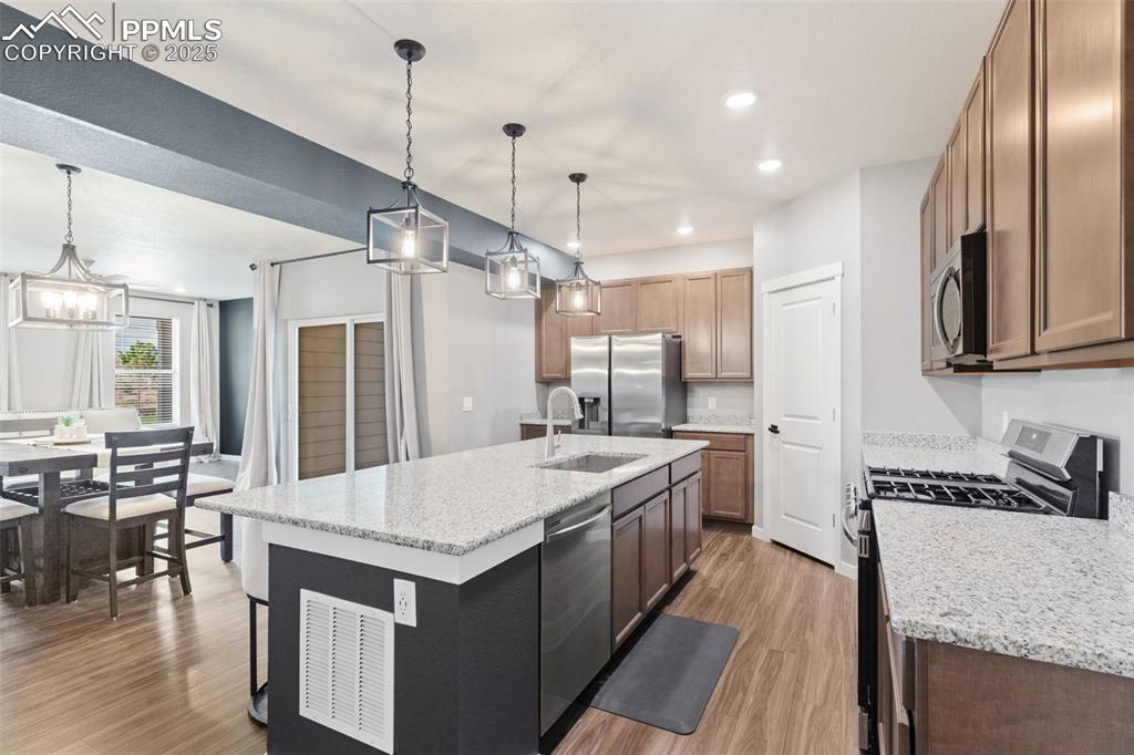 Image 11 of 26: Kitchen