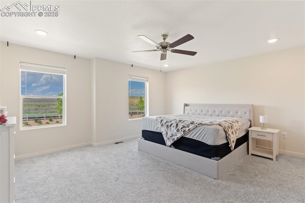 Image 14 of 26: Bedroom