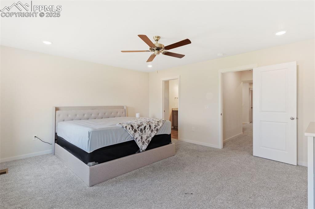 Image 15 of 26: Bedroom