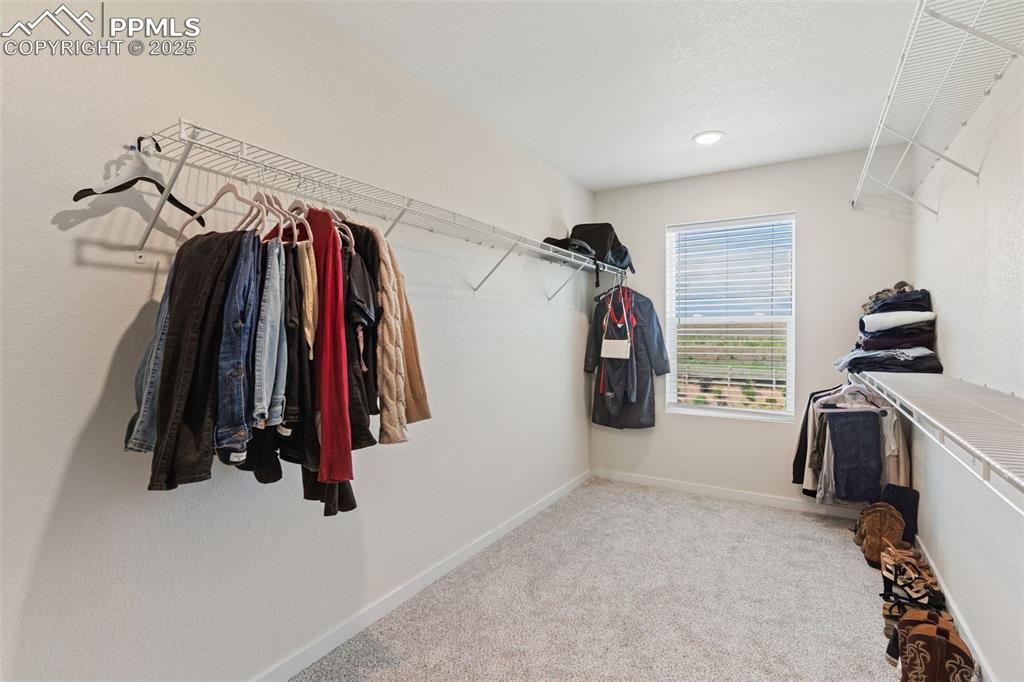 Image 20 of 26: Closet