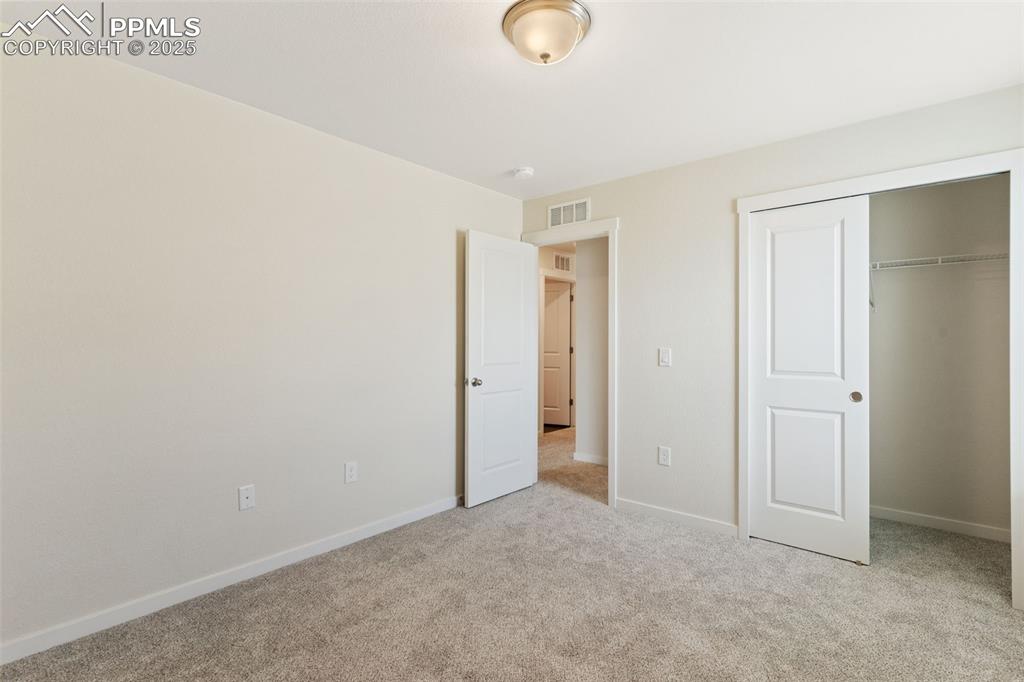 Image 22 of 26: Bedroom