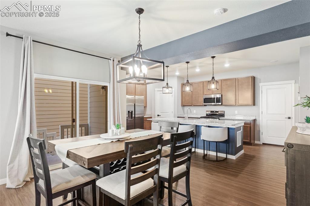 Image 8 of 26: Dining Area