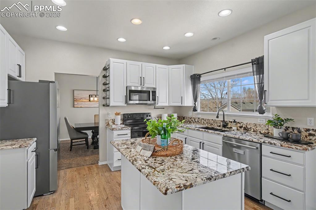 Image 10 of 39: Kitchen