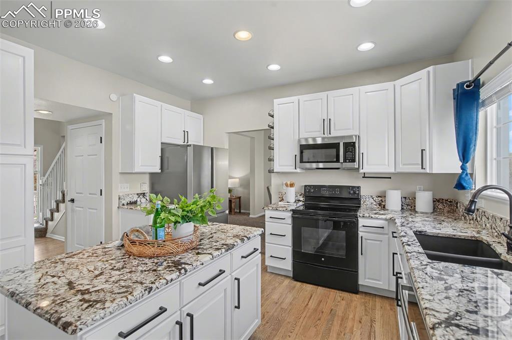 Image 11 of 39: Kitchen