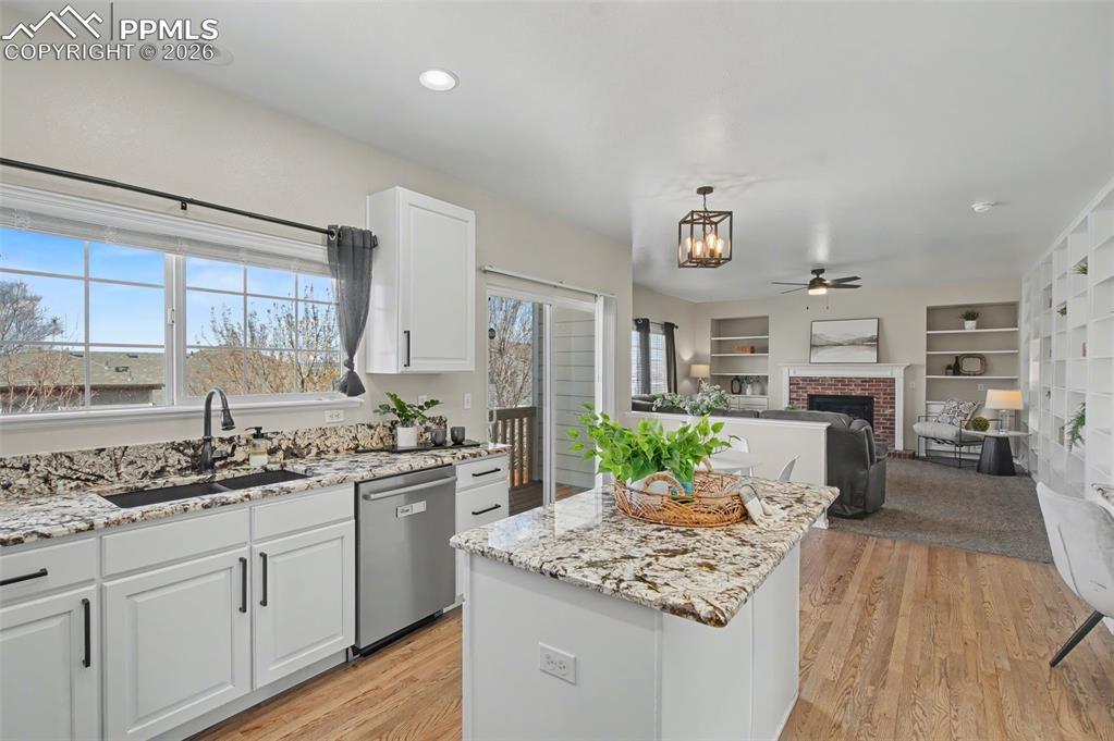 Image 15 of 39: Kitchen