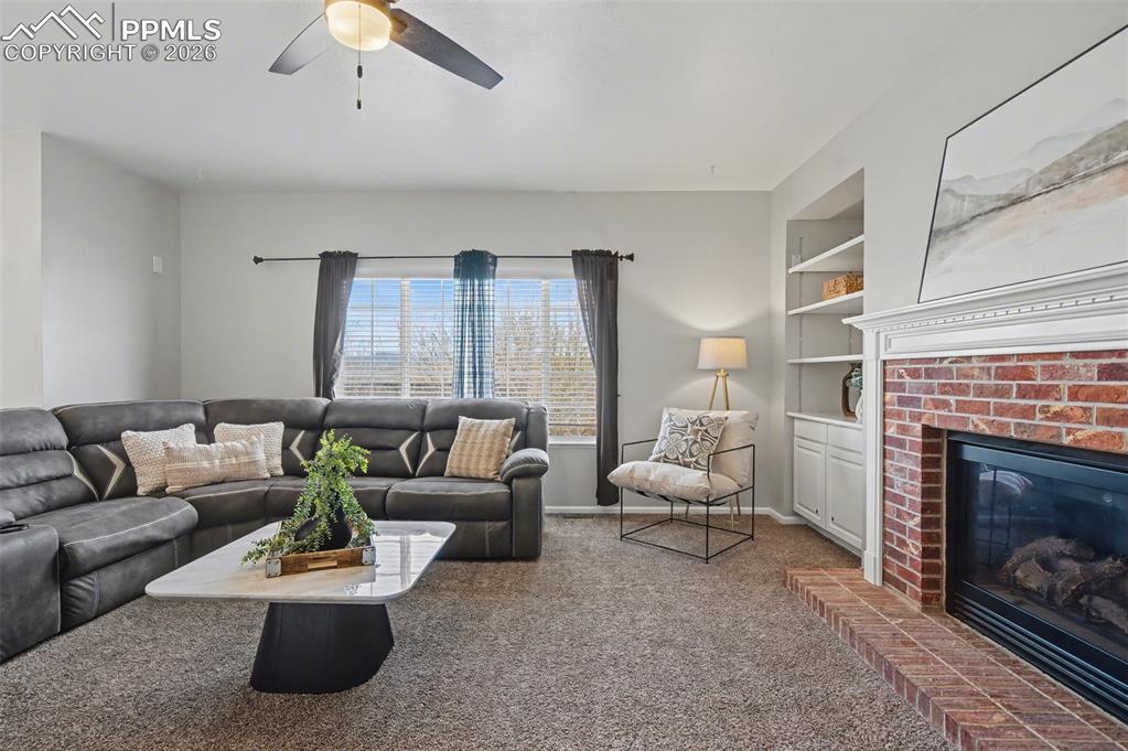 Image 19 of 39: Living Room