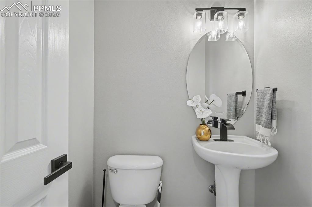 Image 21 of 39: Bathroom