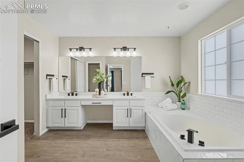 Image 27 of 39: Bathroom