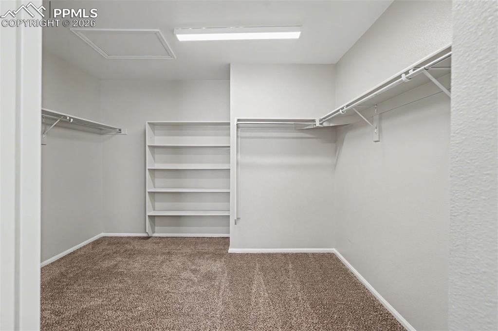 Image 28 of 39: Closet