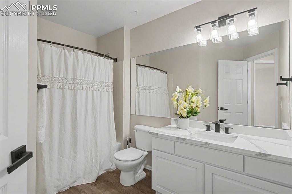 Image 36 of 39: Bathroom