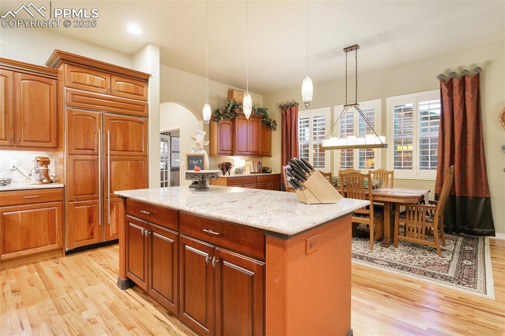 Image 14 of 45: Kitchen