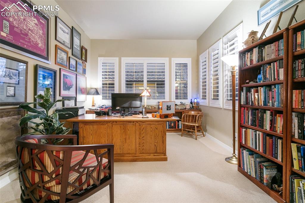 Image 19 of 45: Office