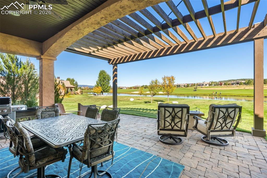 Image 21 of 45: Patio