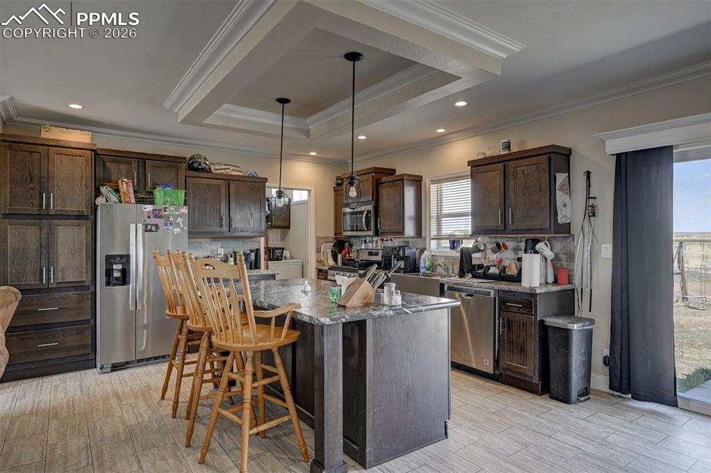 Image 10 of 18: Kitchen