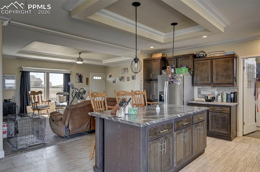 Image 12 of 18: Kitchen