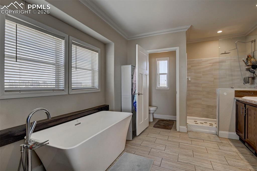 Image 14 of 18: Bathroom