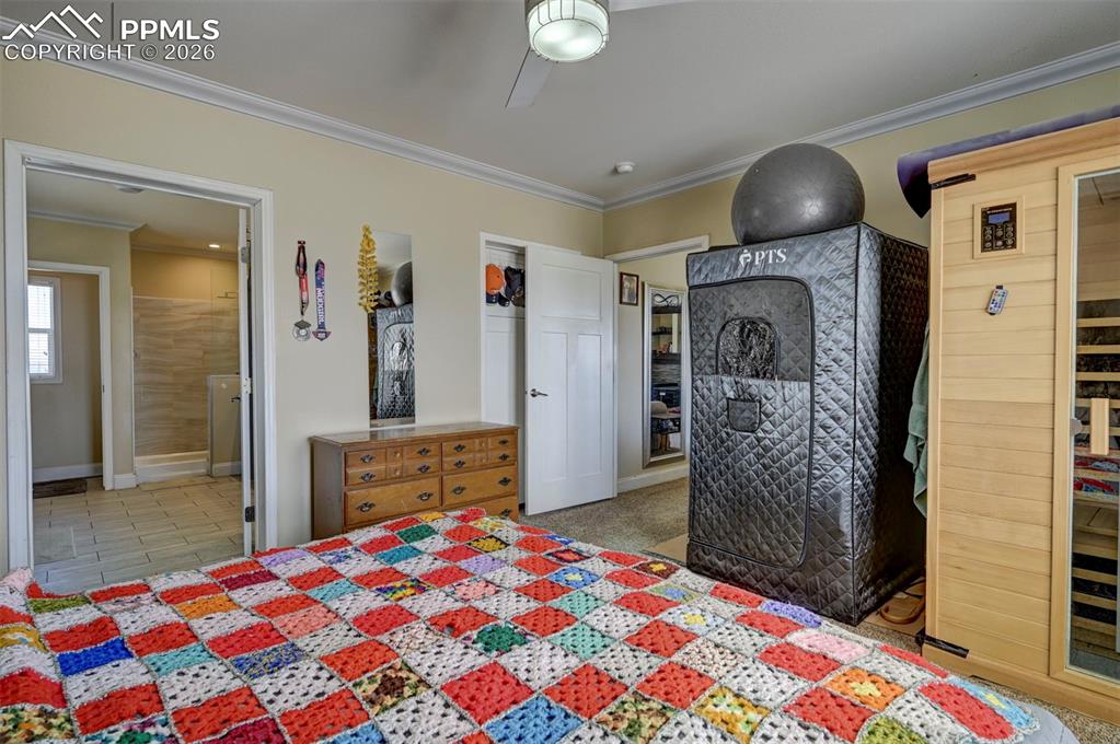 Image 16 of 18: Bedroom