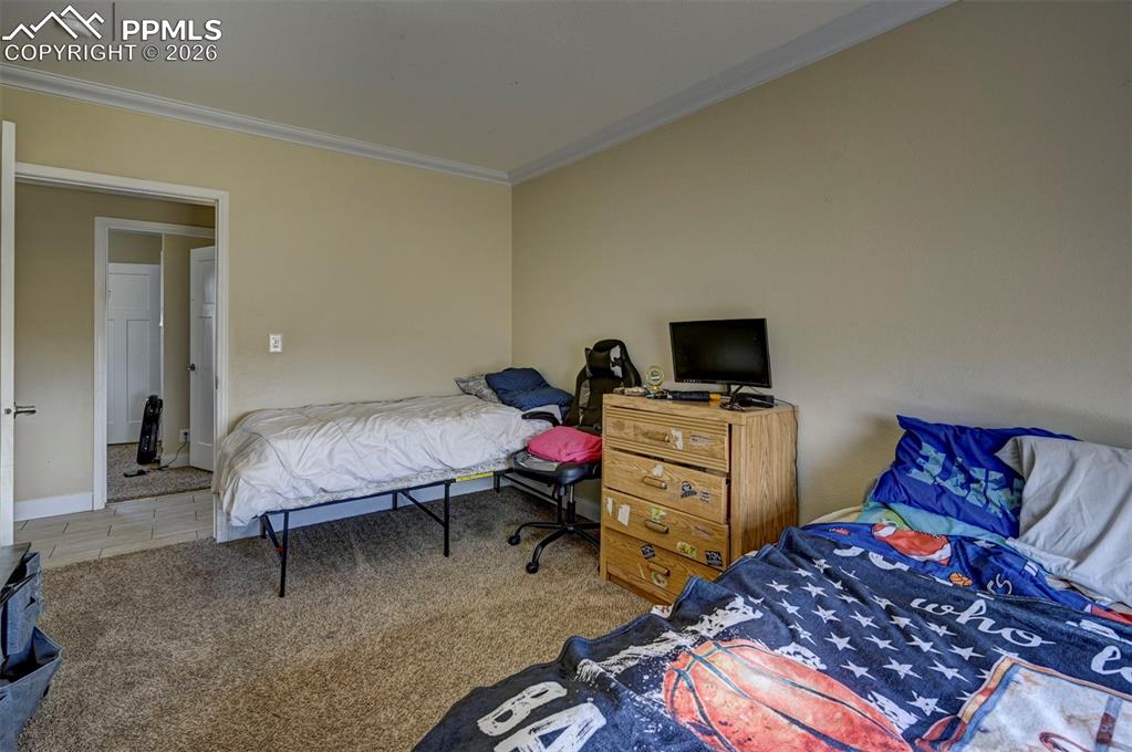 Image 18 of 18: Bedroom