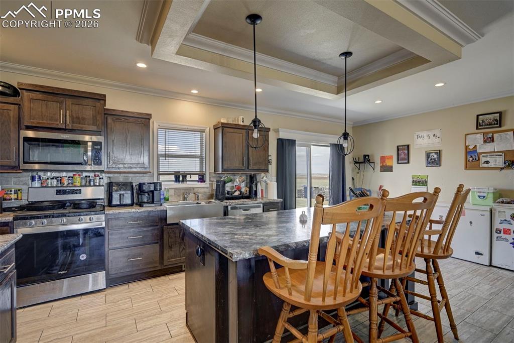 Image 9 of 18: Kitchen