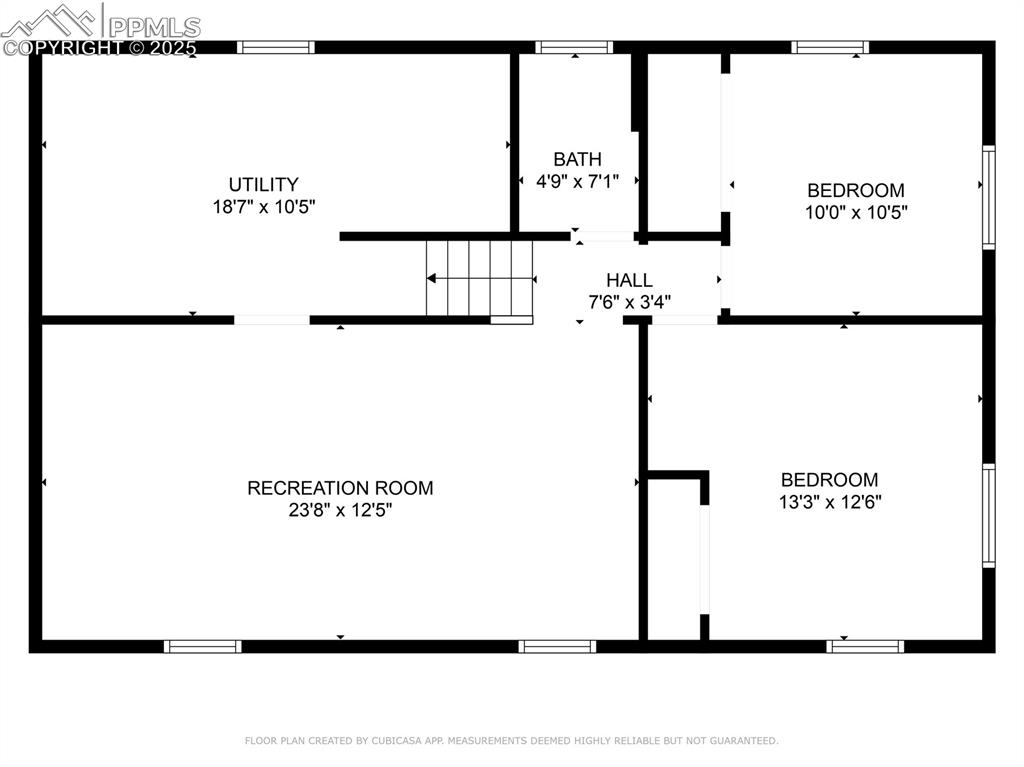 Image 35 of 37: View of room layout