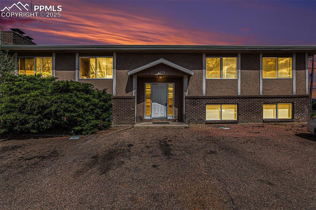 Caption: Split foyer home featuring stucco siding and brick siding