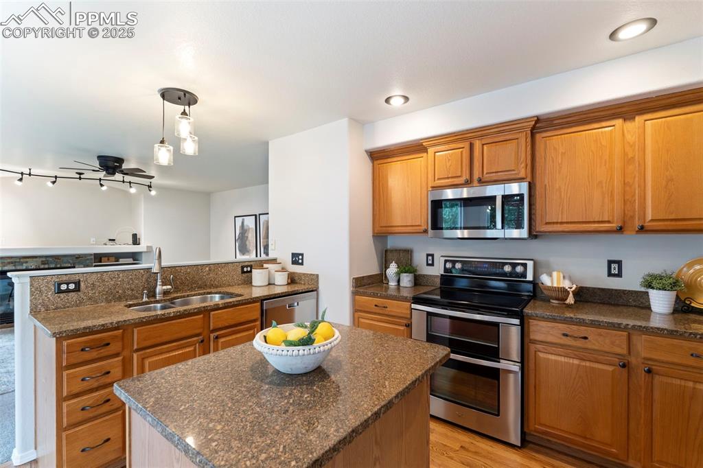 Image 11 of 39: Kitchen