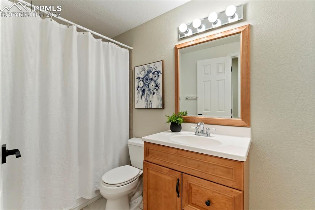 Image 33 of 39: Basement Bath