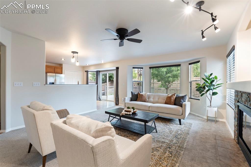 Image 5 of 39: Family Room