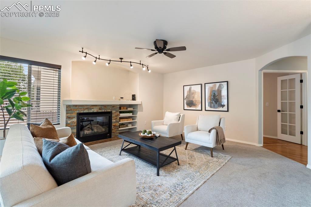 Image 6 of 39: Family Room