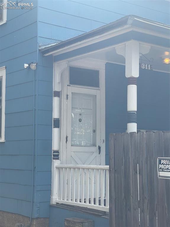 Image 2 of 20: Entry