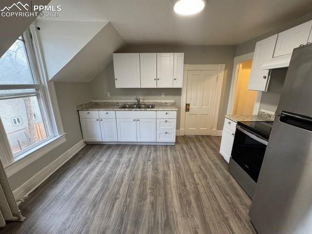 Image 4 of 20: Kitchen