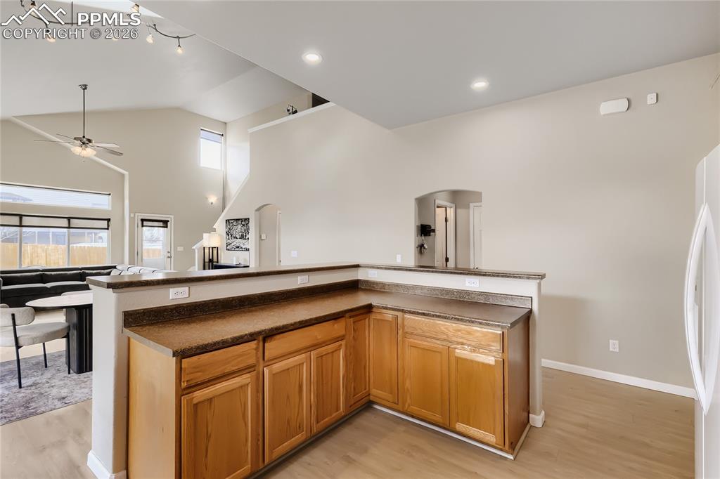 Image 9 of 28: Kitchen