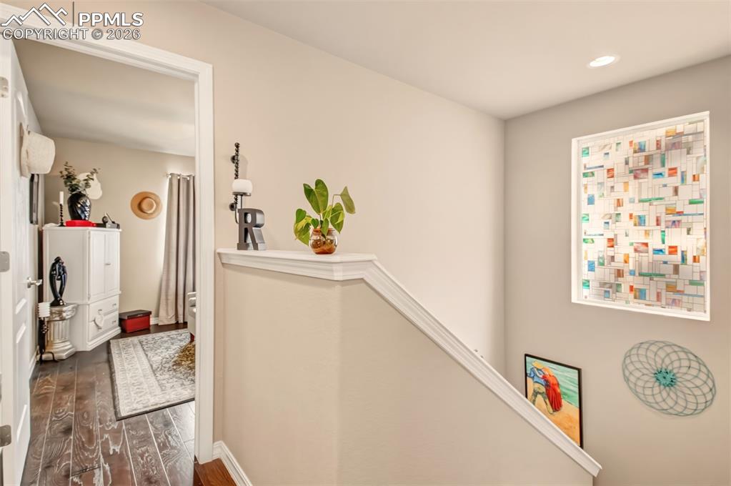Image 15 of 32: Upper level landing 